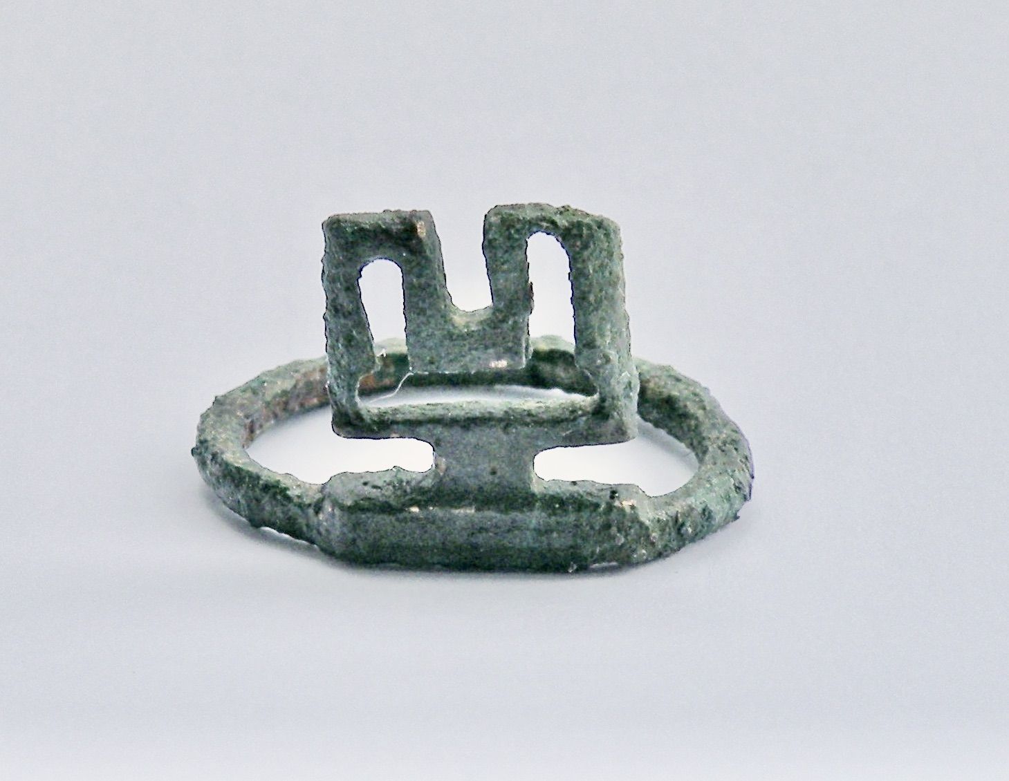 Bague-clé à platine en forme de lyre