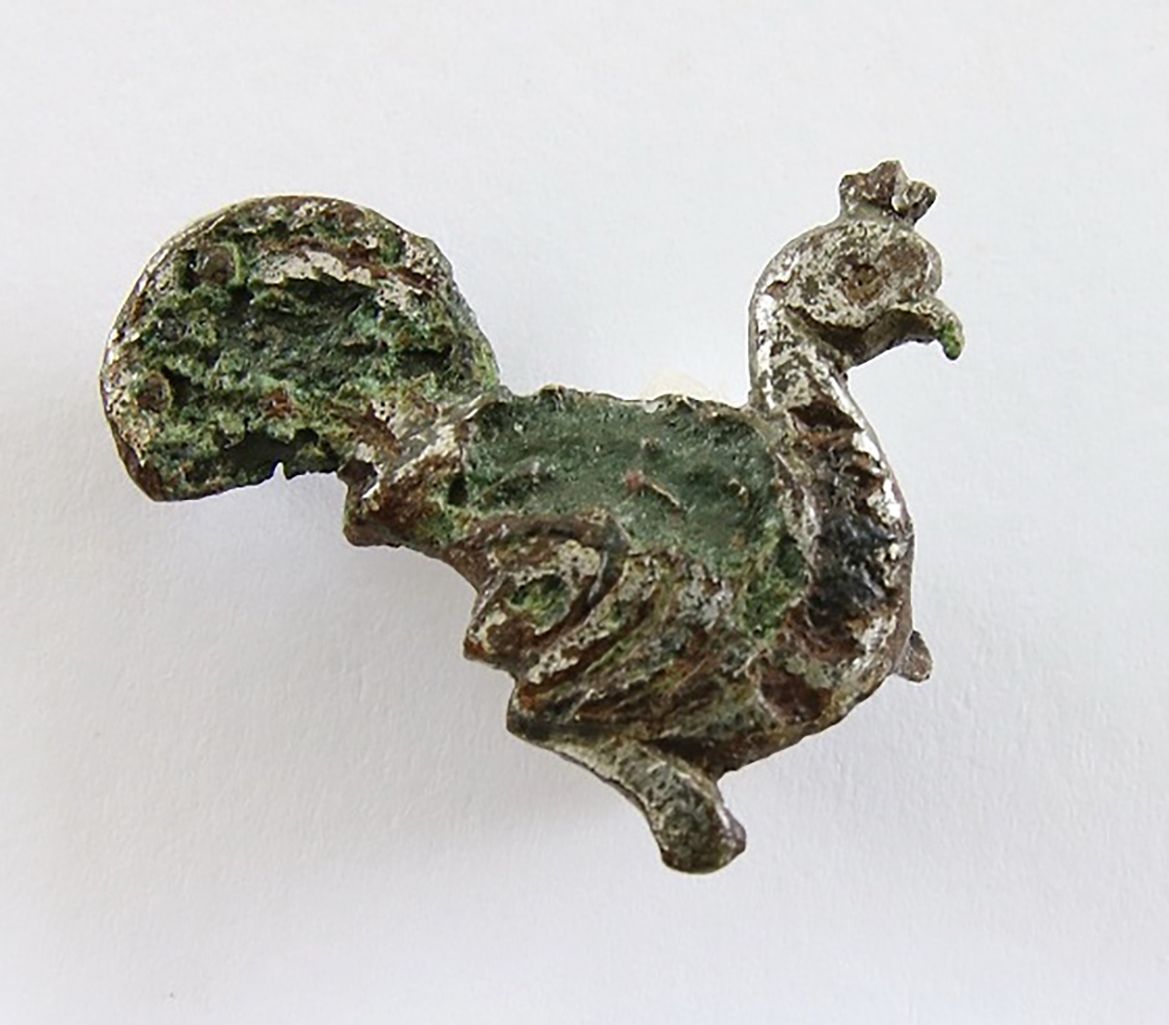 Fibule étamée en forme de paon