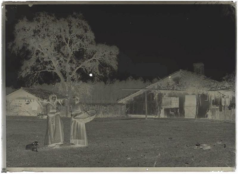 Maison et femmes - Mougnan (Pontenx) (Titre attribué)
