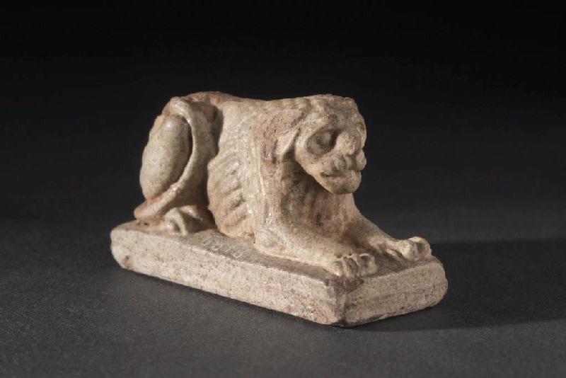 Lion couché