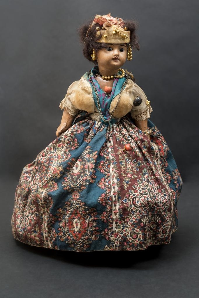 Poupée en costume guadeloupéen