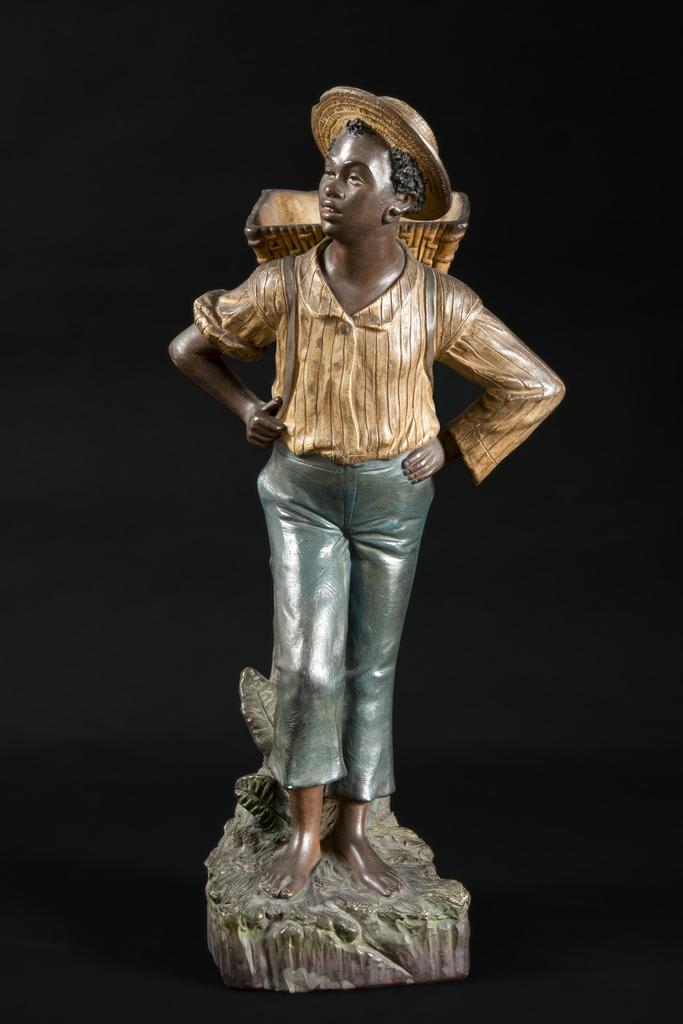 Homme noir portant une hotte