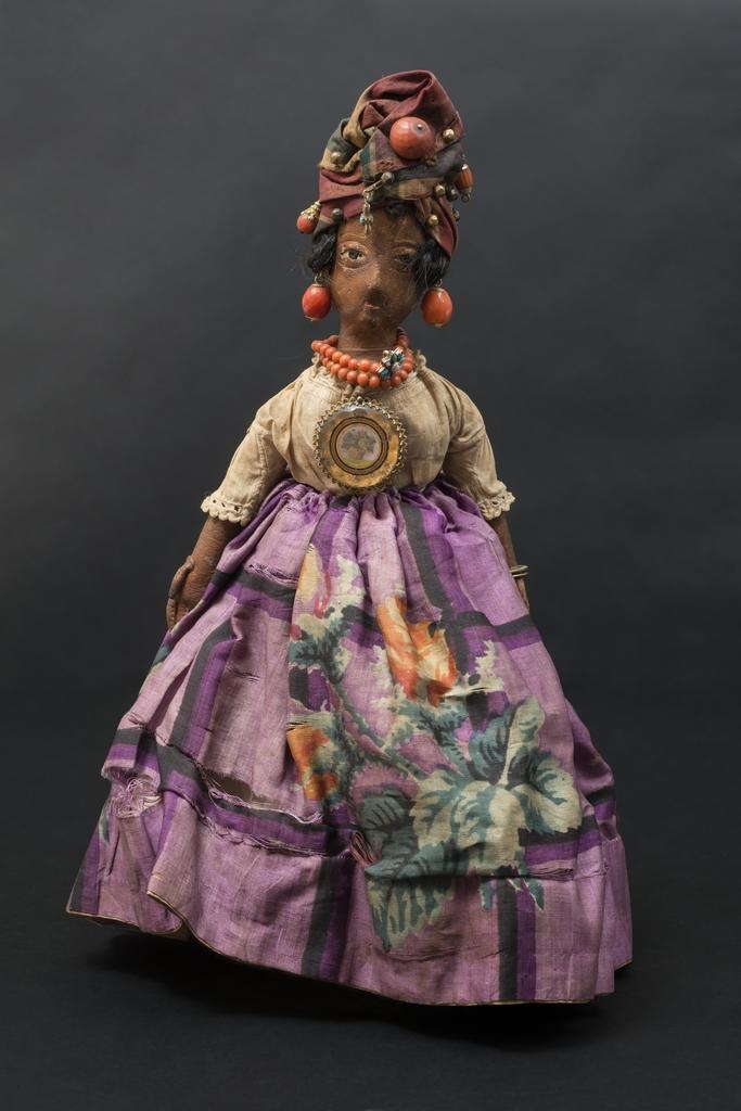Poupée en costume guadeloupéen