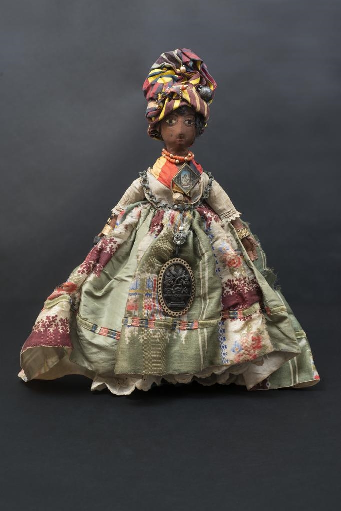 Poupée en costume guadeloupéen