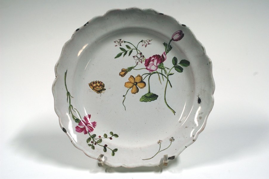 Assiette à décor floral