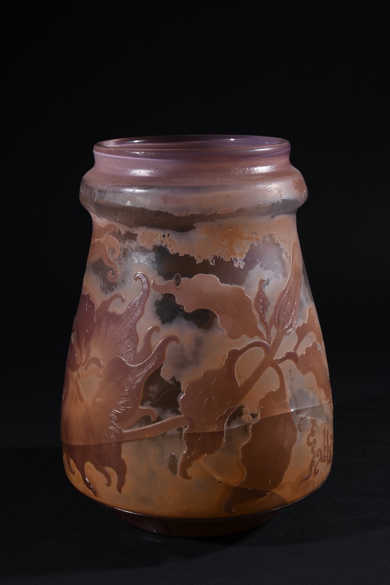 Vase à décor au datura