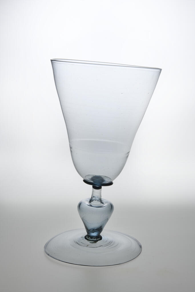 Verre à jambe