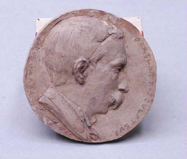 Médaillon, Mr Truman-Barlett (sculpteur)