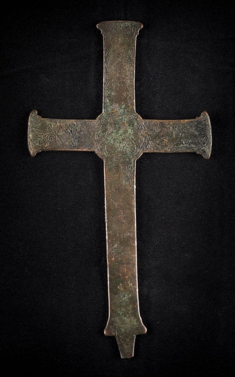 Croix pattée avec Christ