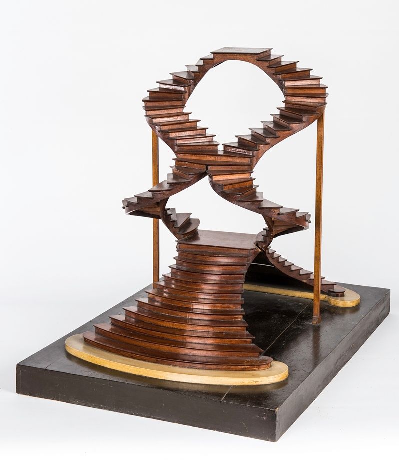 Grand escalier à crémaillère à double montée et double révolution