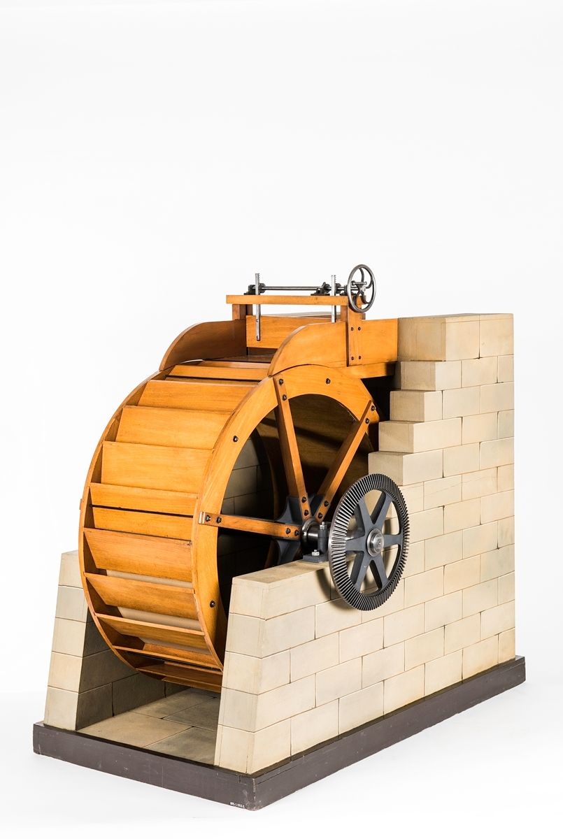 Roue hydraulique à augets de dessus