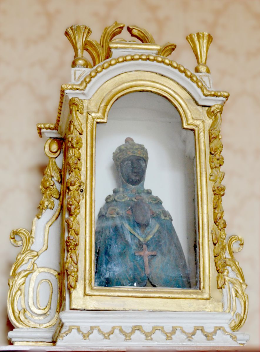 Vierge Noire dans une niche