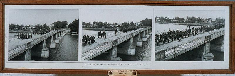 10e régiment d'infanterie sur un pont, le 10 juin 1901