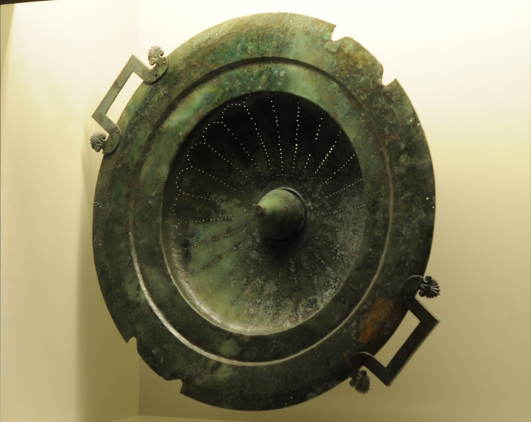 Couvercle du vase de Vix