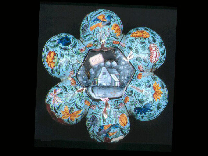 L'Autel de l'hyménée ; Décor floral (dans les lobes) ; Paysage (au revers) ; Décor floral et oiseaux (au revers, autour)