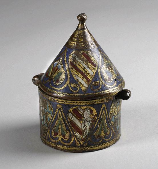 Pyxide à décor héraldique