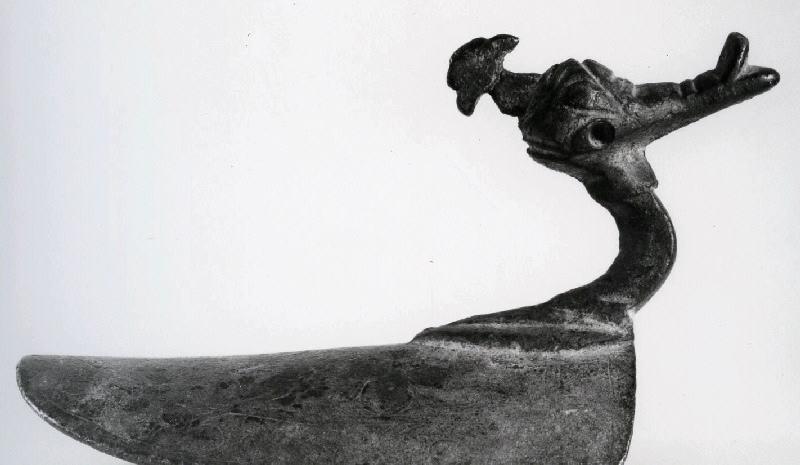 Objet à tête d'oiseau