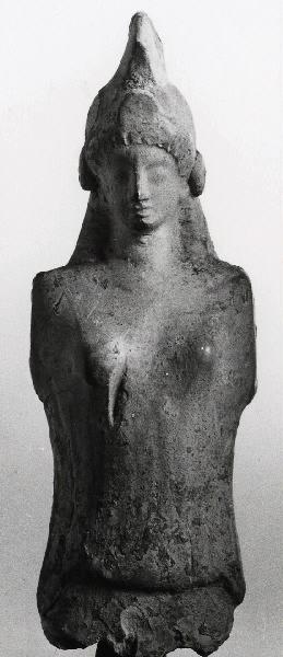 'Poupée' à tête casquée