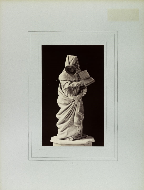 Planche 8 : pleurant n° cat. sc. n° 611 ; Pleurant néogothique tenant un livre