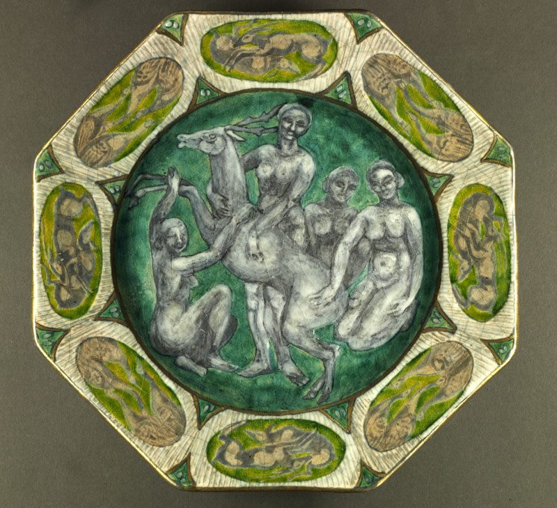 Assiette octogonale à fond vert émeraude