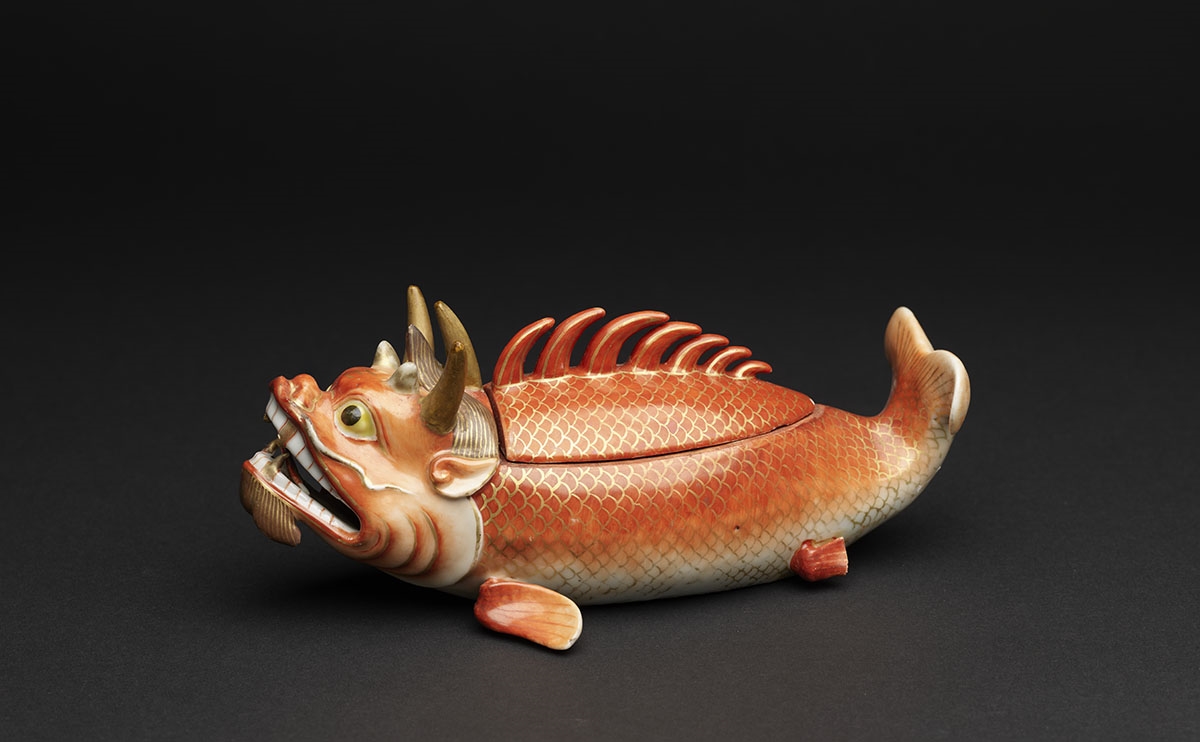 Poisson rouge formant boîte