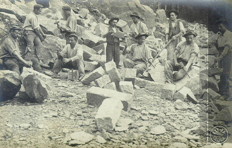 Groupe de carriers au travail