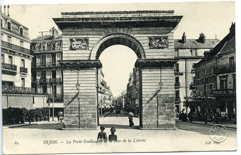 89 DIJON. - La Porte Guillaume et la Rue de la Liberté