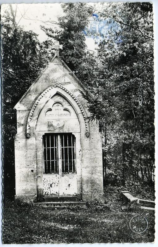 SAINT-FIACRE (S.-et- M.) / La chapelle et la fontaine