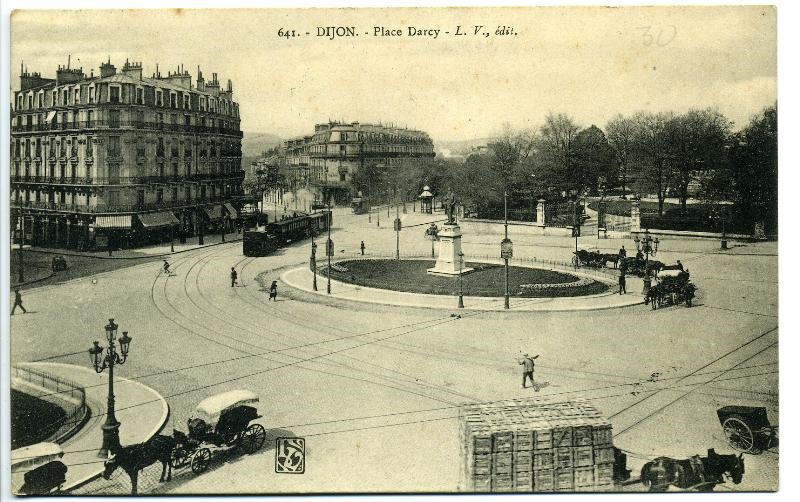 641. - DIJON. - Place Darcy