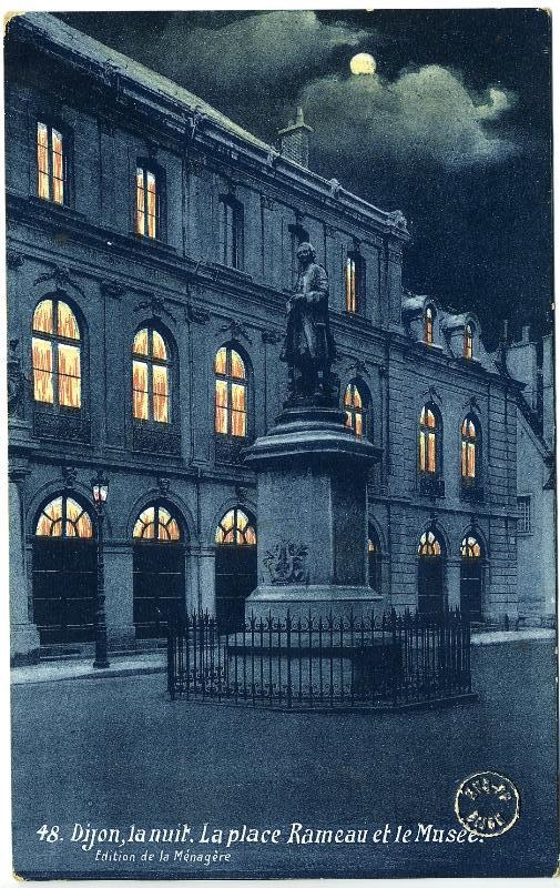 48. Dijon, la nuit. La place Rameau et le Musée