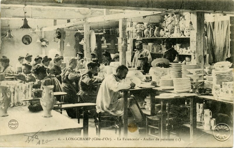 6. - LONGCHAMP (Côte-d'Or). - La Faïencerie - Atelier de peinture
