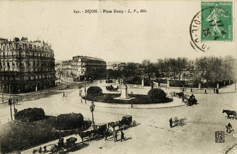 641. - DIJON. - Place Darcy