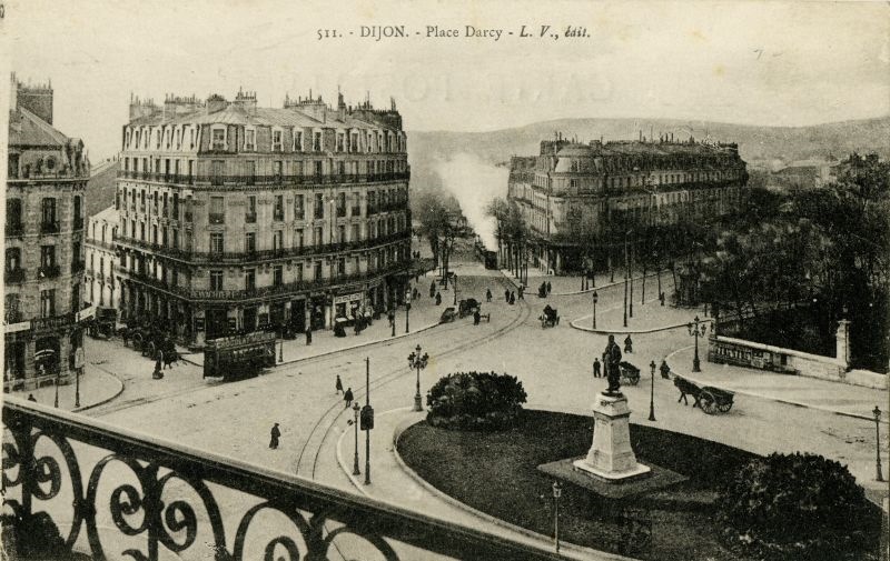 511. - DIJON. - Place Darcy