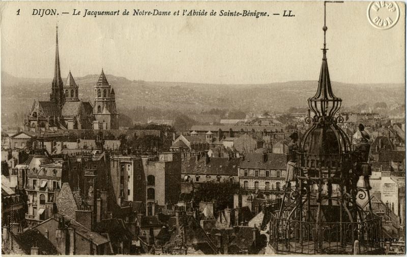 1 DIJON. - Le Jacquemart de Notre-Dame et l'Abside de Sainte-Bénigne.