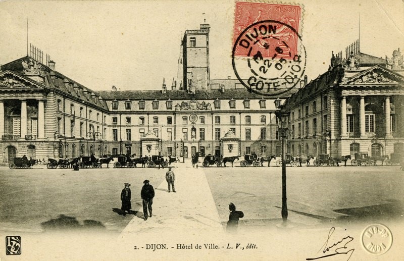 2. - DIJON. - Hôtel de Ville