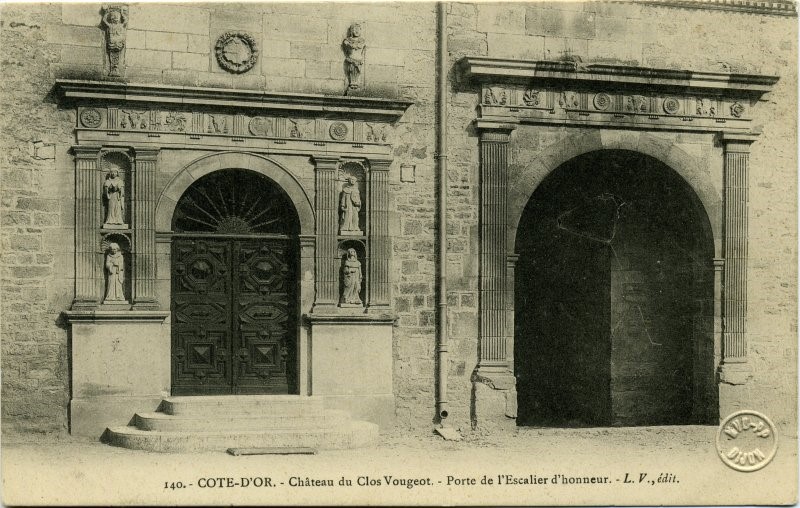 140. - COTE-D'OR. - Château du Clos Vougeot. - Porte de l'Escalier d'honneur. - L.V., édit.