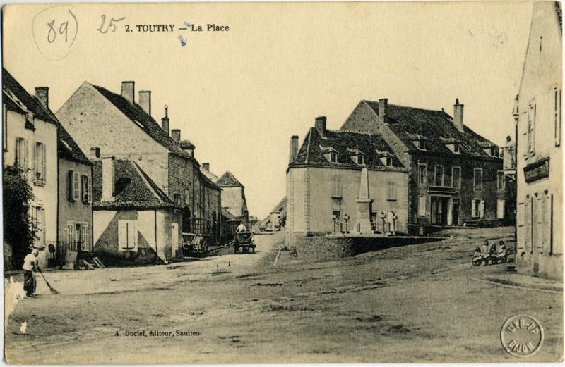 2. TOUTRY - La Place