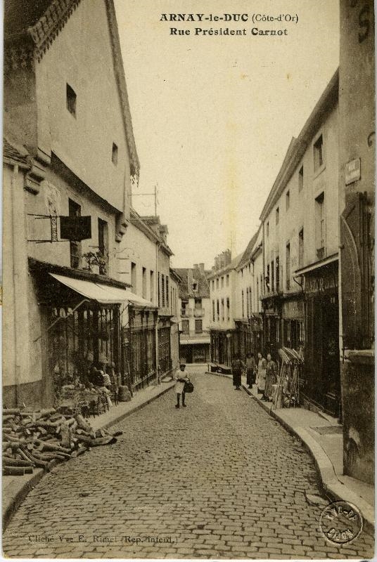 ARNAY-le-DUC (Côte d'or) - Rue Président Carnot