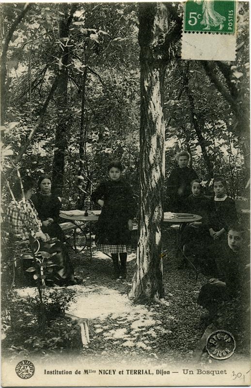 Institution de Mlles NICEY et TERRIAL, Dijon - Un Bosquet