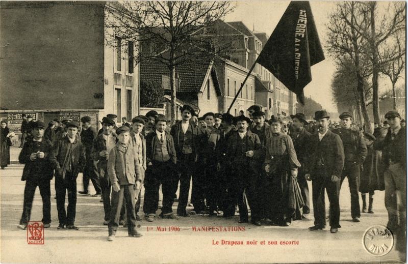 1er Mai 1906 - Manifestations : Le Drapeau noir et son escorte
