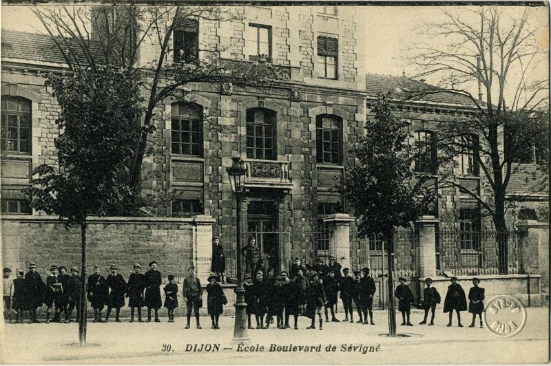 30. DIJON - Ecole Boulevard de Sévigné