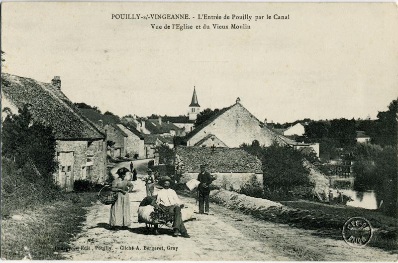 POUILLY-s/-VINGEANNE. - L'Entrée de Pouilly par le Canal / Vue de l'Eglise et du Vieux Moulin