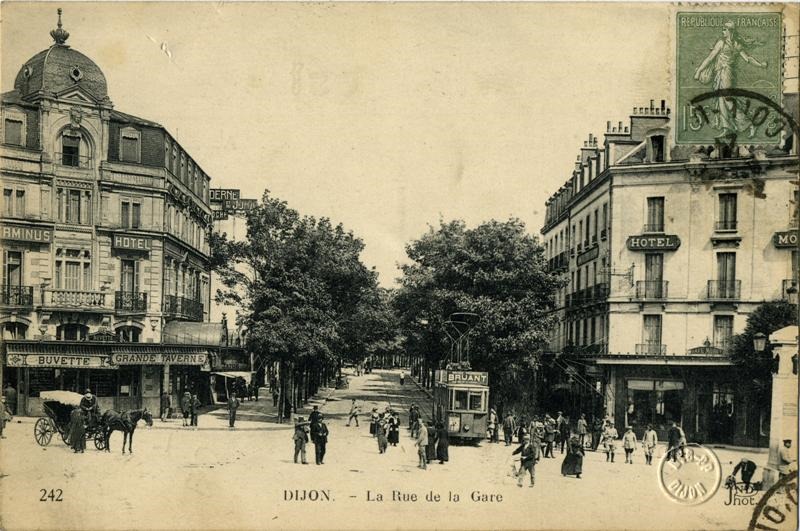 242 DIJON. - La rue de la Gare