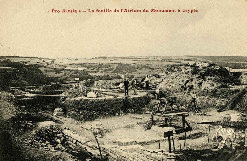 La fouille de l' Atrium du Monument à crypte