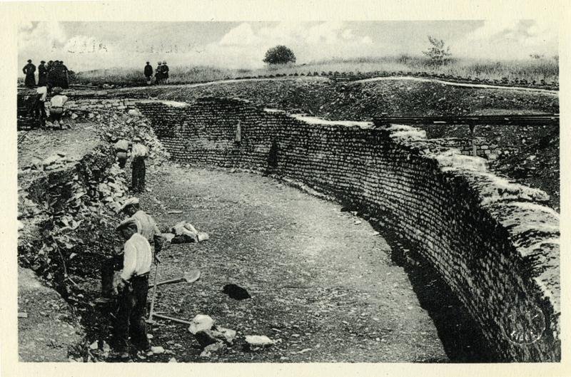 Fouille de la cavea du Théâtre gallo-romain d'Alésia