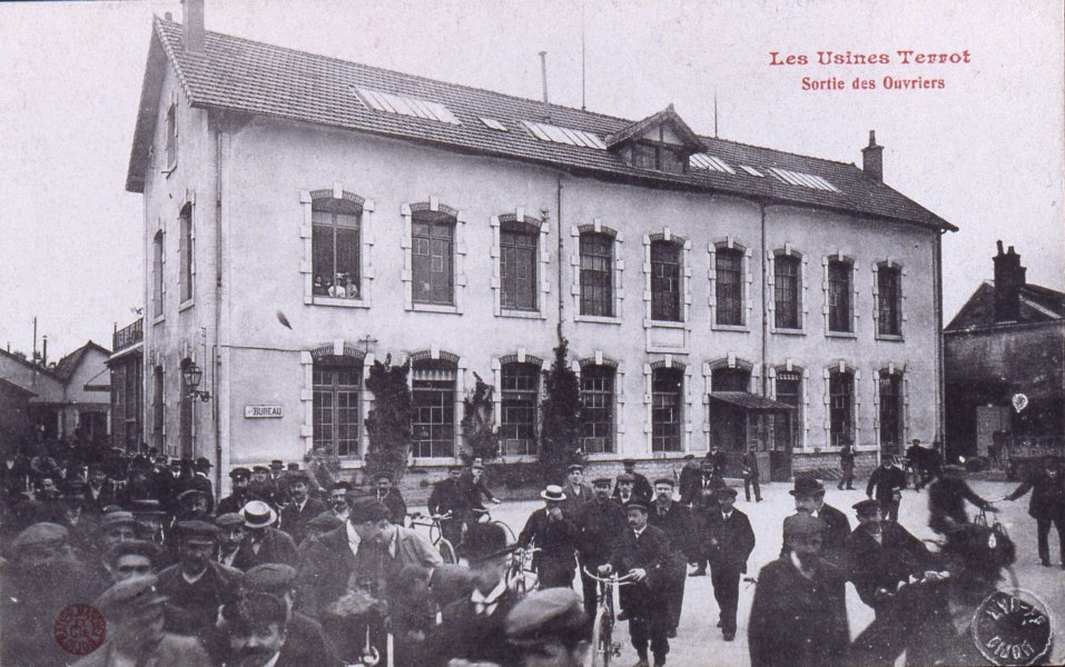 Les Usines Terrot - Sortie des Ouvriers