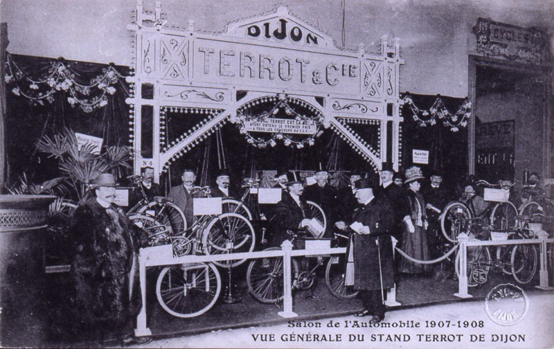Salon de l'Automobile 1907-1908 - Vue générale du stand Terrot de Dijon