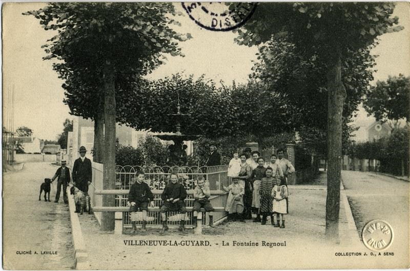 VILLENEUVE-la-GUYARD - La Fontaine Regnoul