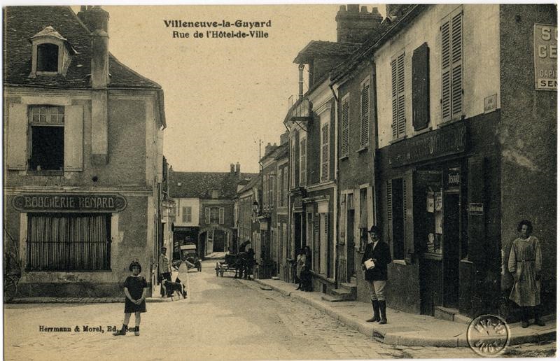 VILLENEUVE-la-GUYARD / Rue de l'Hôtel-de-Ville
