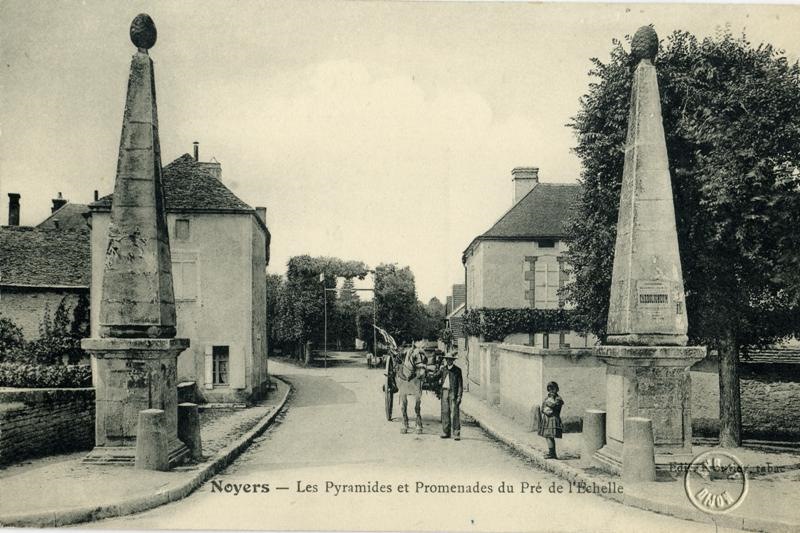 Noyers - Les Pyramindes et Promenades du Pré de l'Echelle
